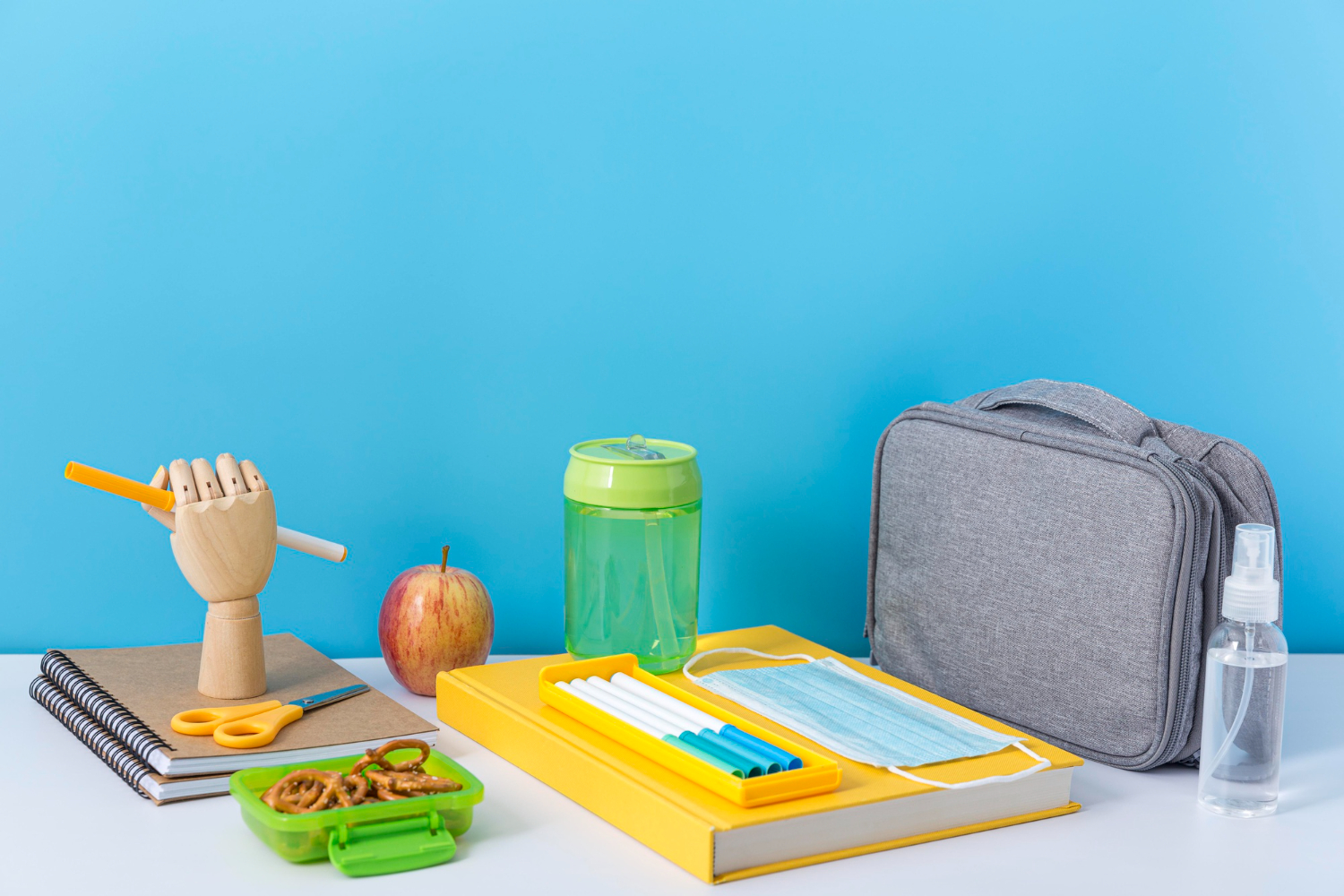 perlengkapan-sekolah-yang-harus-dibawa-saat-back-to-school-perlengkapan-pribadi-blog-axiooworld