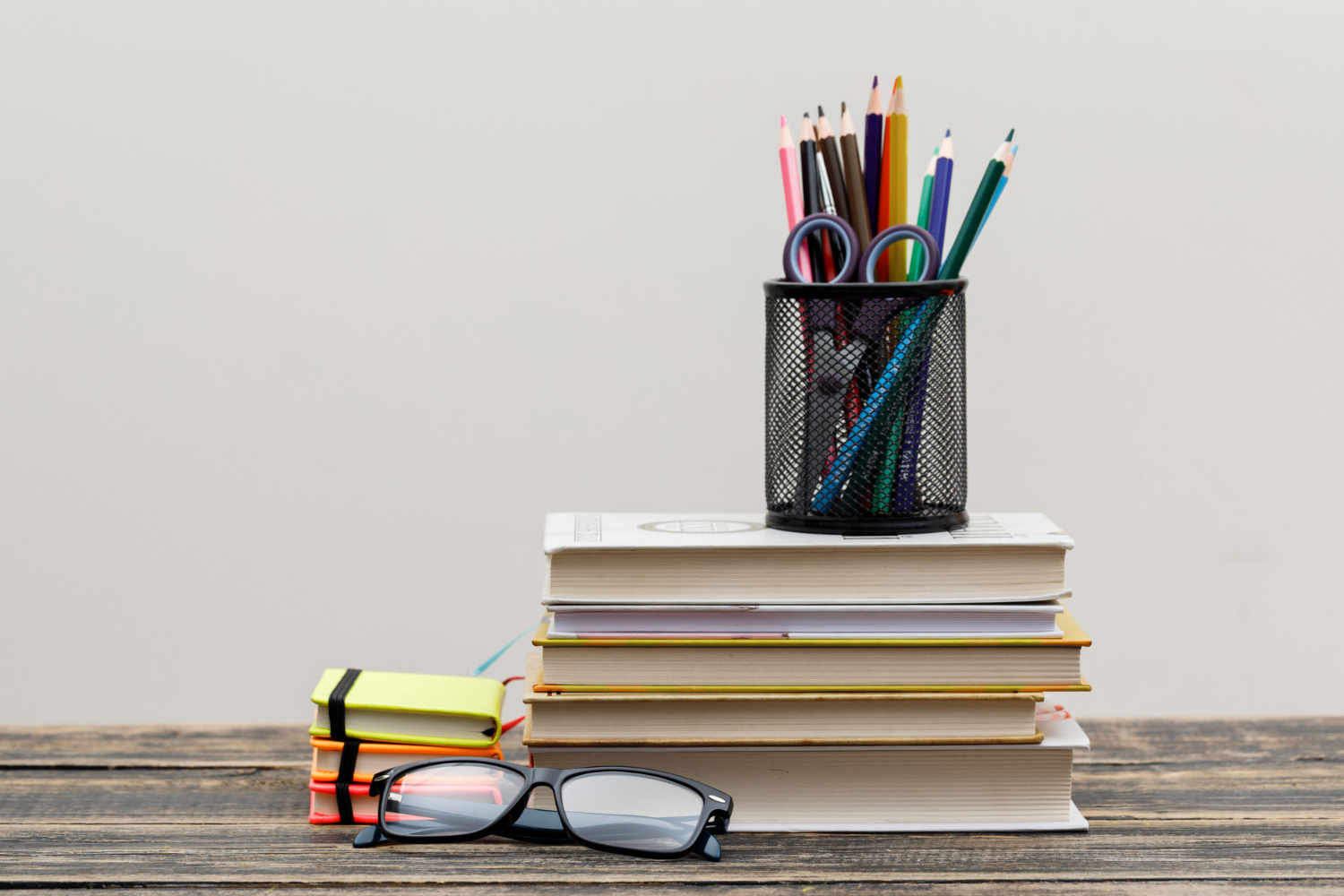 perlengkapan-sekolah-yang-harus-dibawa-saat-back-to-school-buku-perlengkapan-belajar-blog-axiooworld
