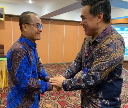 Dr. Tatang Muttaqin, M.Ed dan Timoteus Theopelus