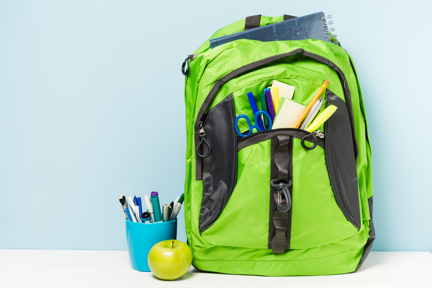 perlengkapan-sekolah-yang-harus-dibawa-saat-back-to-school-tas-alat-tulis-blog-axiooworld